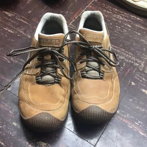 Men’s brown Sperry shoes